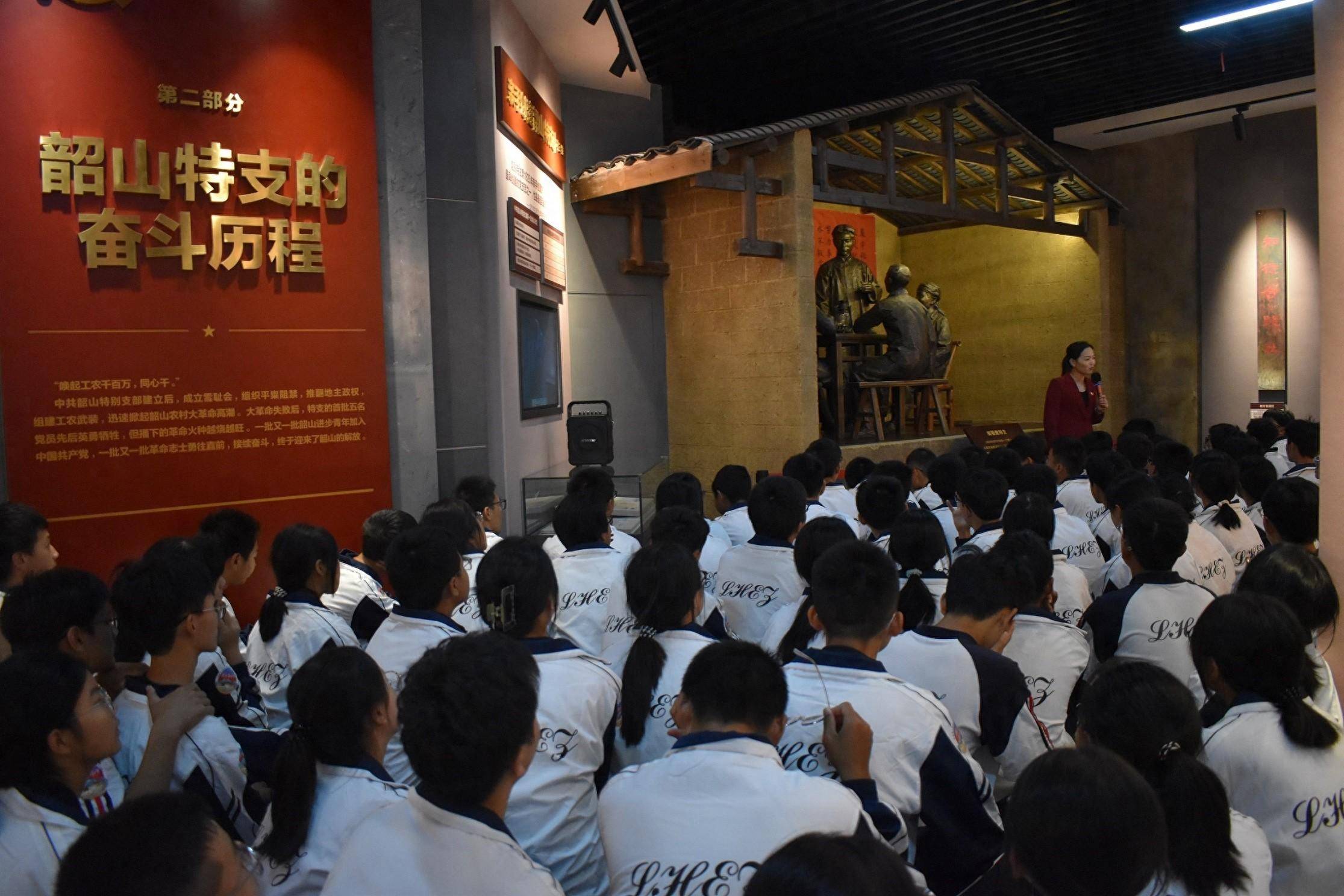 隆回二中开展“我的韶山行”红色研学活动