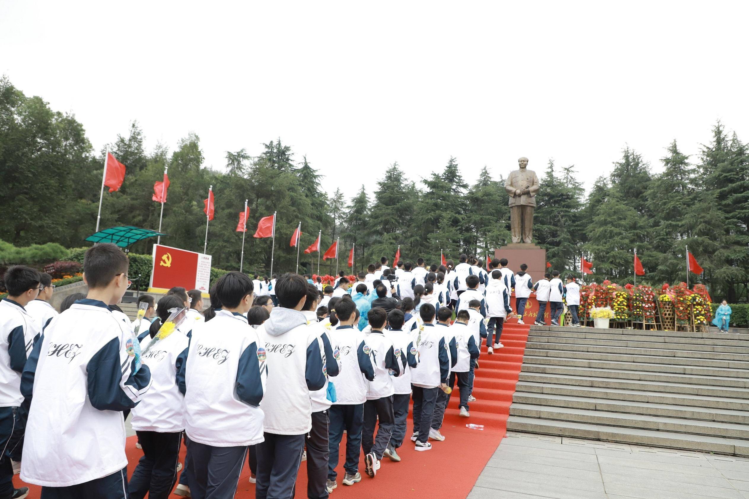 隆回二中全员参与“我的韶山行”红色研学活动