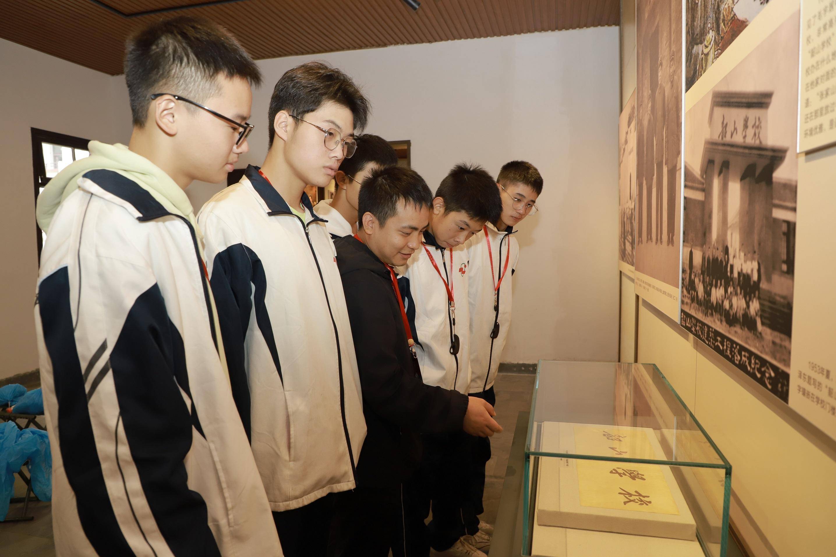 隆回二中全员参与“我的韶山行”红色研学活动