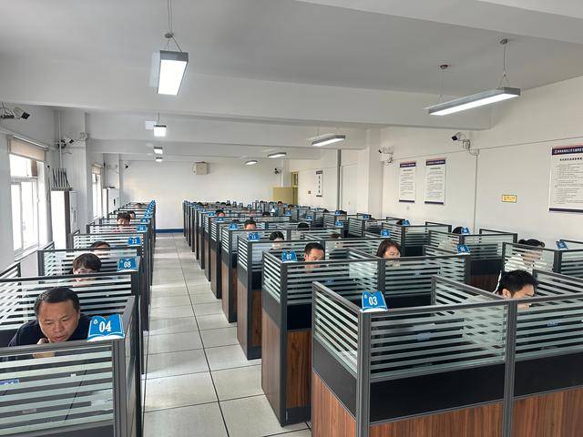 太方便！郑州出租汽车驾驶员从业资格证实现“即考即发证”