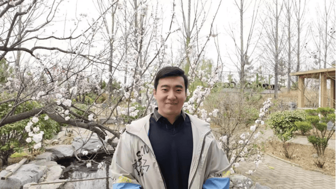 一米八山东小伙，证券公司理财经理！硕士毕业的他与你相约千佛山