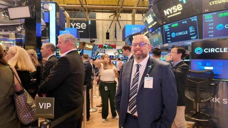 见证历史时刻:AIDAv2受邀纽约证券交易所,见证USDC上市历史瞬间