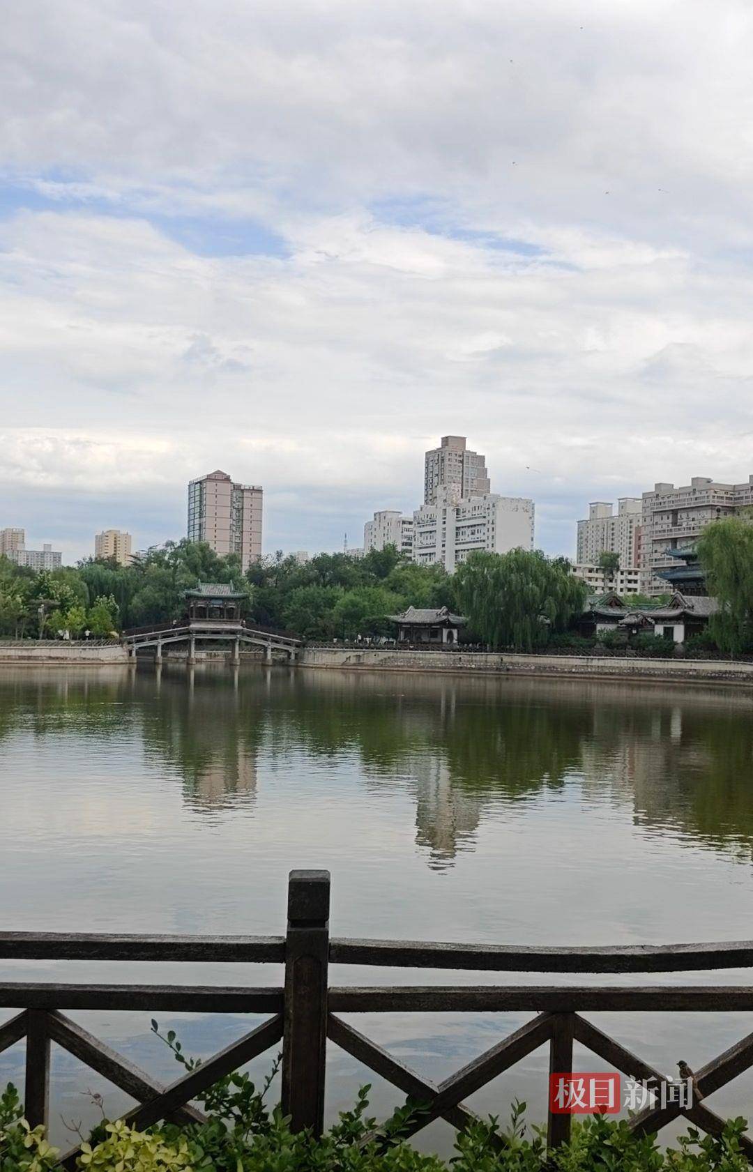 太原一公园为游客打捞手机时意外发现100多发步枪子弹,警方介入调查