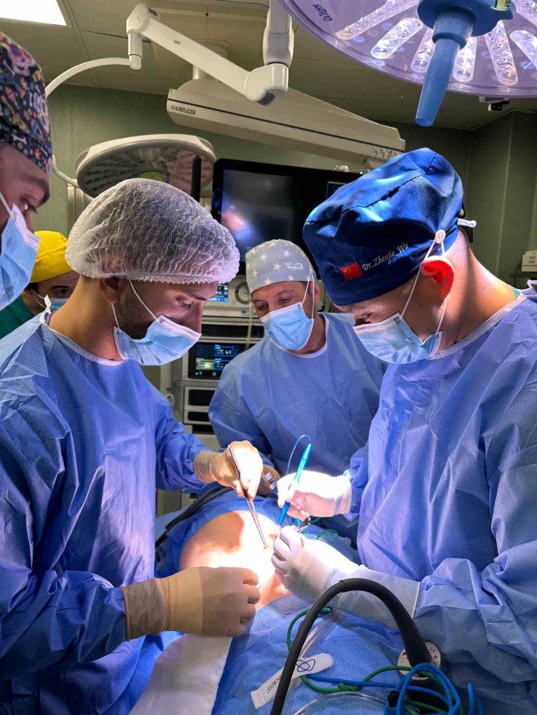 热烈祝贺！医院泌尿外科吴震杰教授喜获第二十届“银蛇奖”