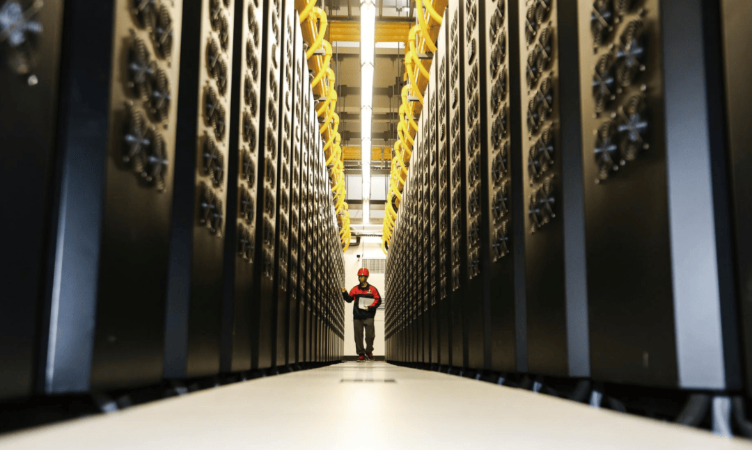 贵州省委常委、贵阳市委书记胡忠雄：统筹发展和安全 做强做优数字经济