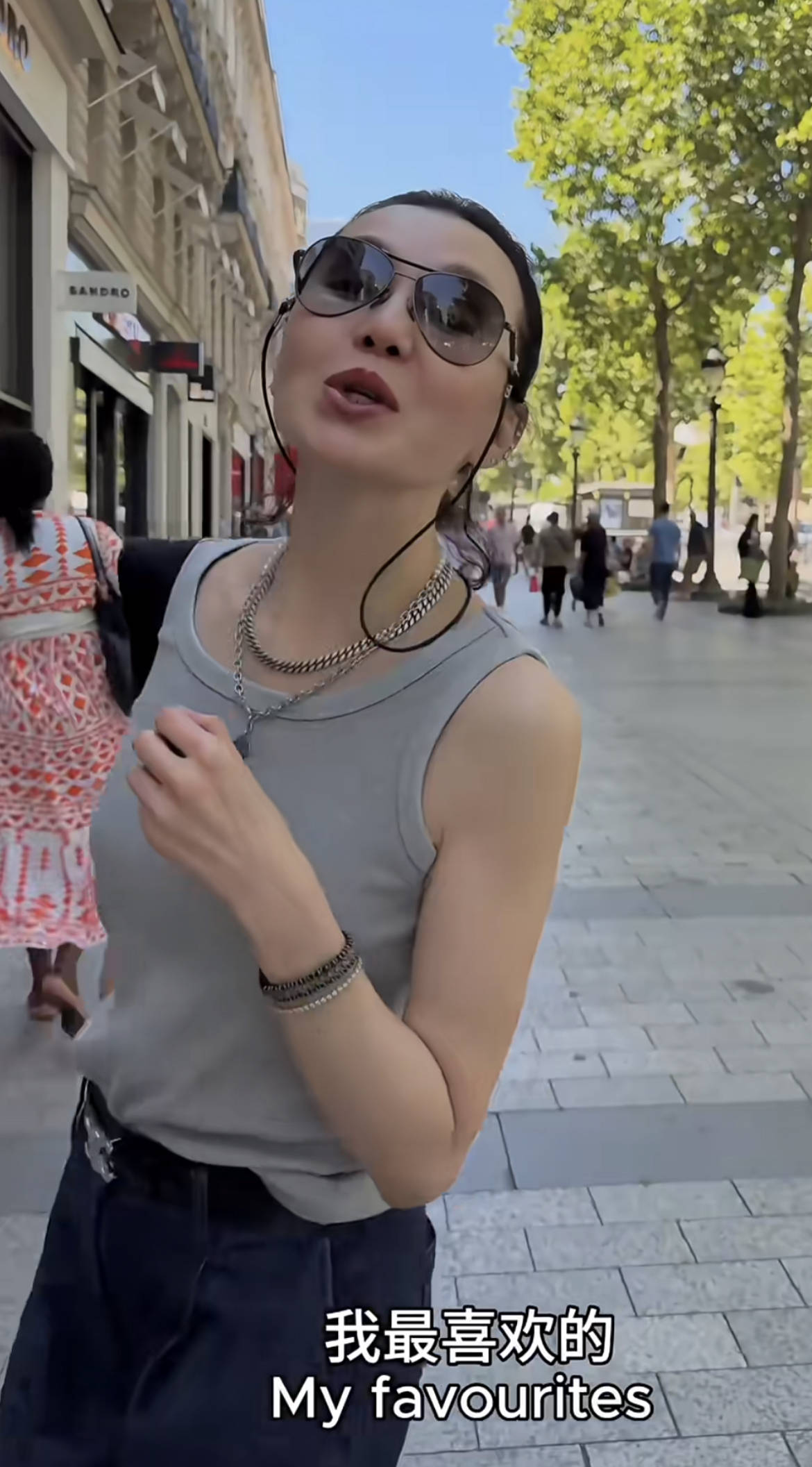 60岁张曼玉突然营业，穿79元T恤配10万珠宝，生活如此鲜活松弛！