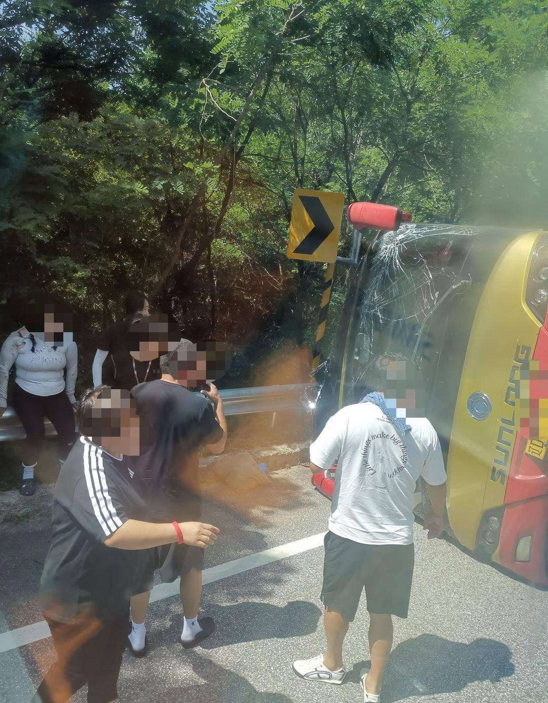 辽宁抚顺一漂流景区内大客车侧翻 当地警方:4名乘客死亡 排除司机酒驾毒驾