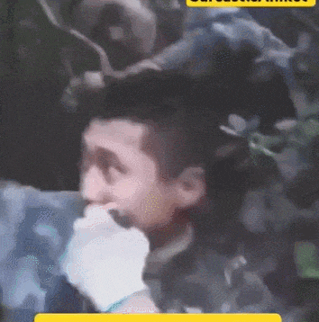 首次曝光！解放军缴获印度英萨斯步枪合影，用起来像垃圾！