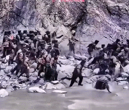 首次曝光！解放军缴获印度英萨斯步枪合影，用起来像垃圾！