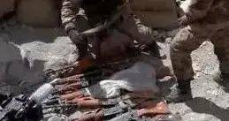 首次曝光！解放军缴获印度英萨斯步枪合影，用起来像垃圾！