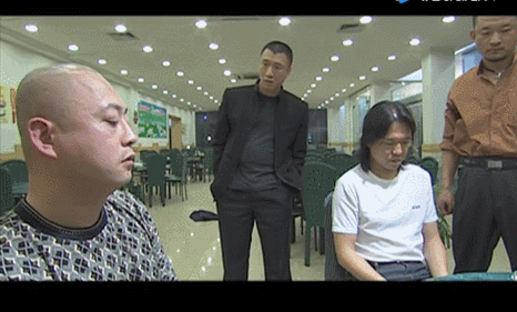 首次曝光！解放军缴获印度英萨斯步枪合影，用起来像垃圾！