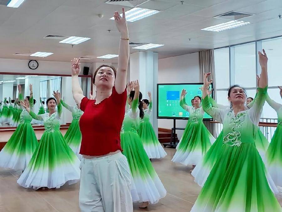 新华网财经观察丨“一课难求”的老年大学