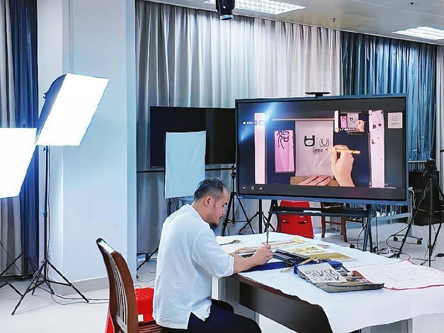 新华网财经观察丨“一课难求”的老年大学