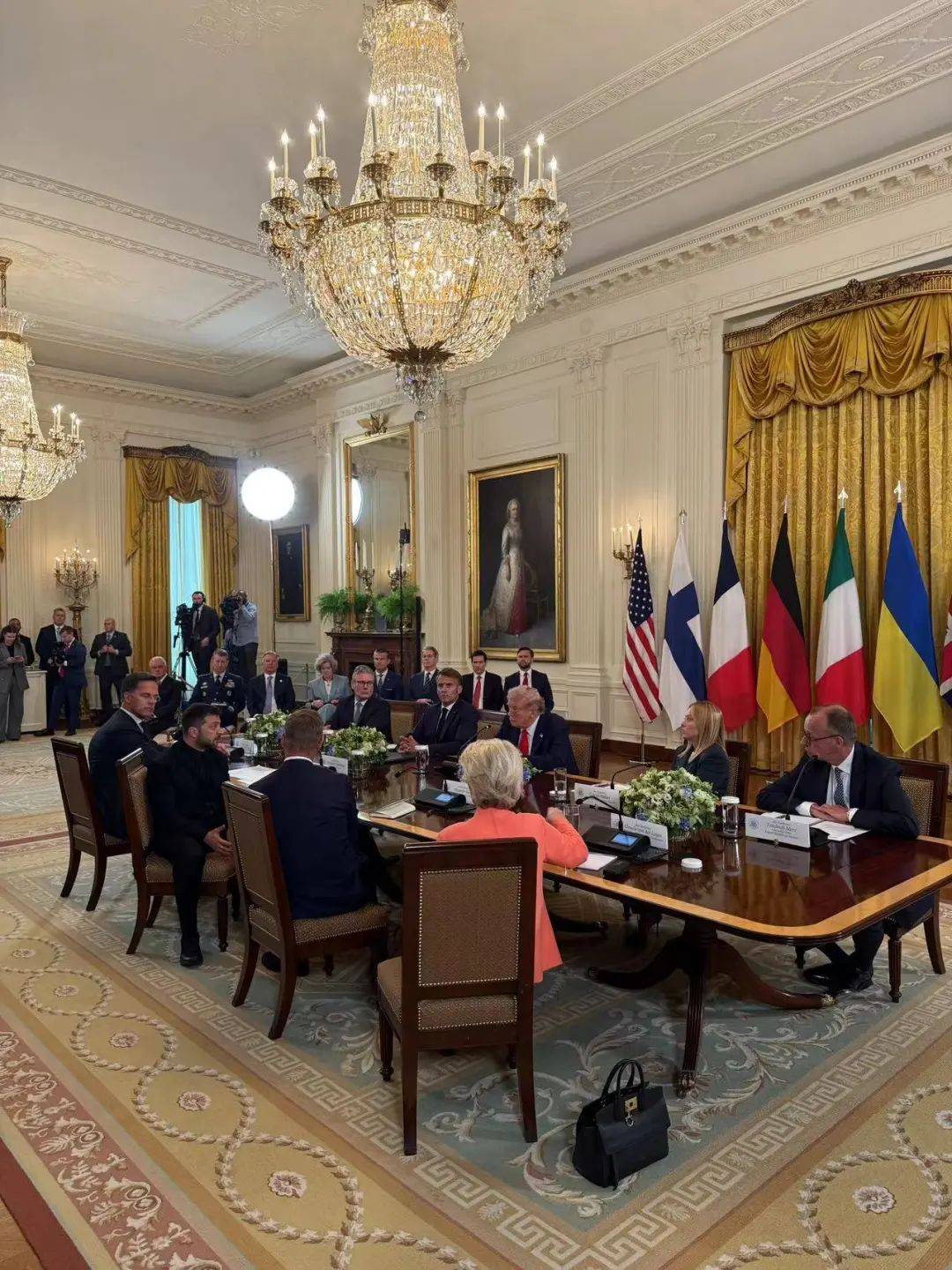 牛弹琴：白宫版智斗，特朗普果然大杀四方