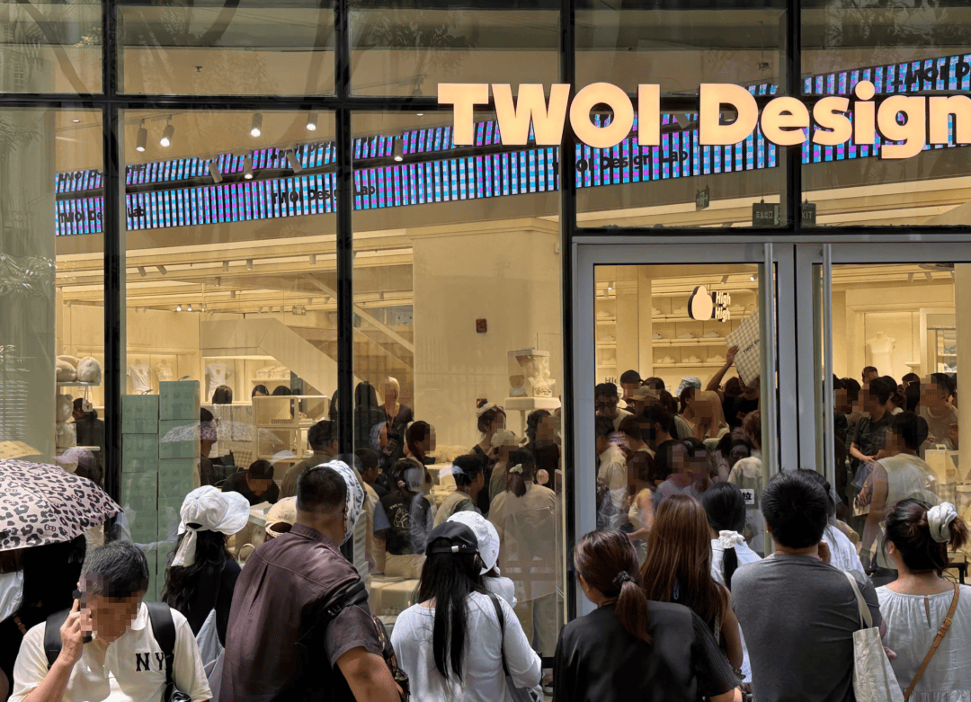 开业第一天就闭店！人多到崩溃，排队超8小时，品牌道歉，补偿方案公布！