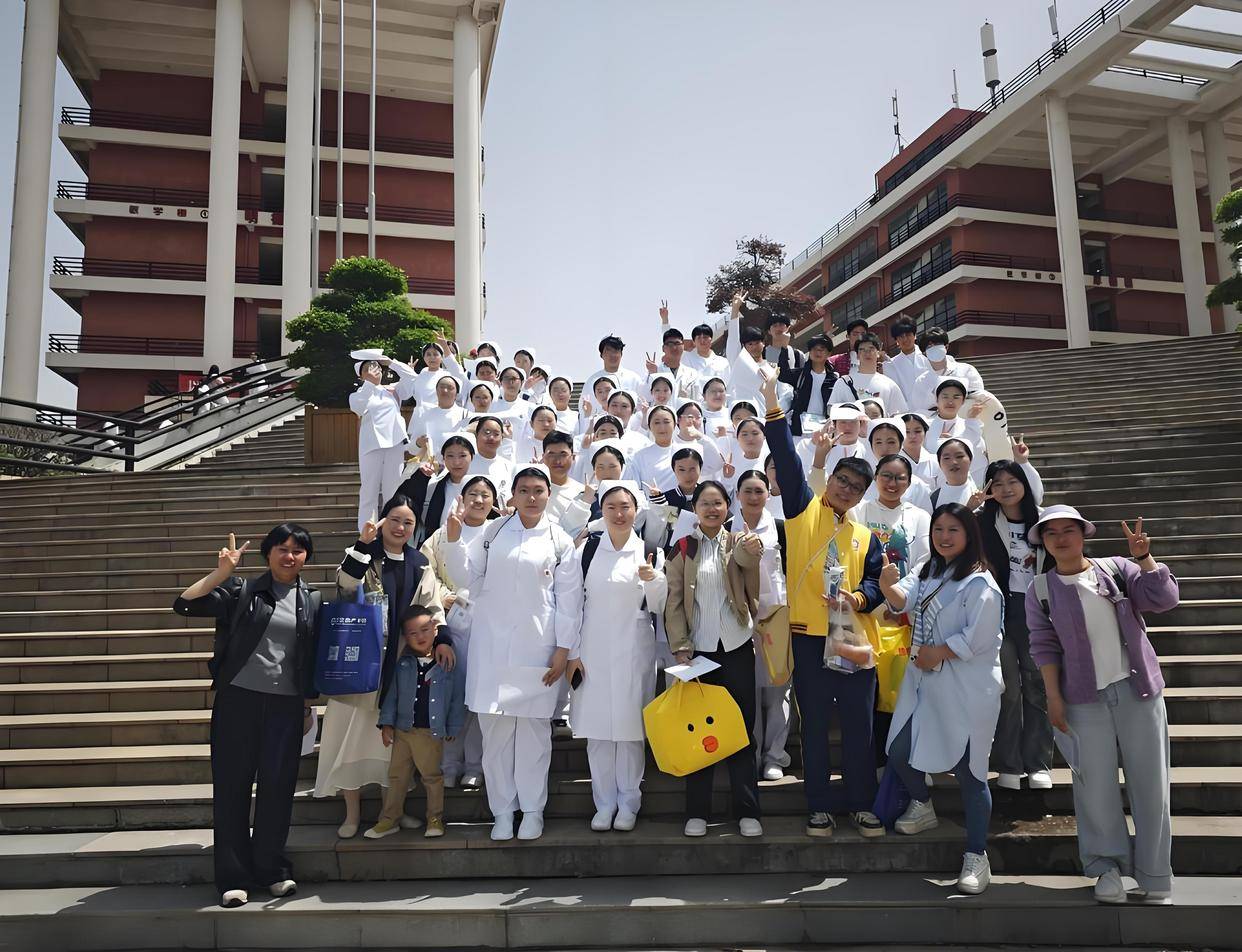 护士资格证通过率95%！这所学校的助产专业凭什么这么牛？