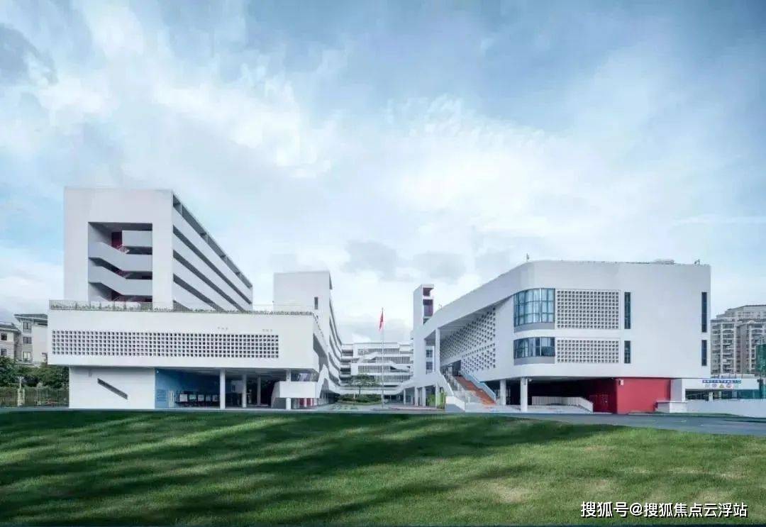 深圳南山【观山海家园】楼王加推01户型，纯板楼南北通，一梯一户，改善首选、售楼处电话！