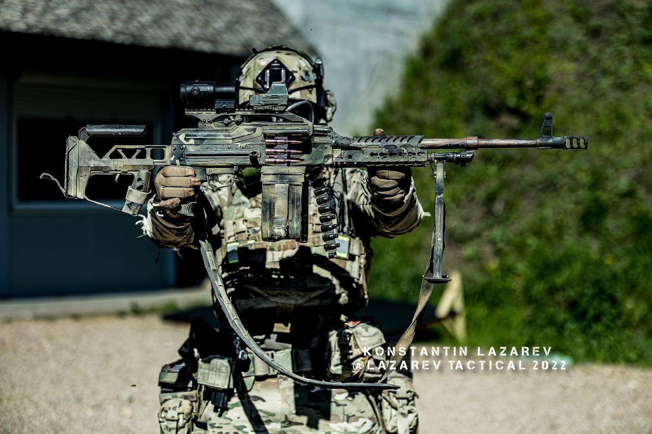 俄军敢死队爬了4天管道,一下子杀入库皮扬斯克市,打懵守城乌军