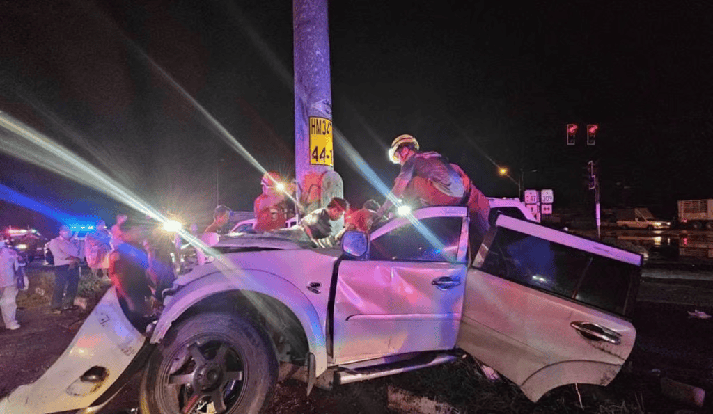 泰国女护士下班偶遇车祸，停车救人，看清脸后崩溃：重伤司机是来接她的男友