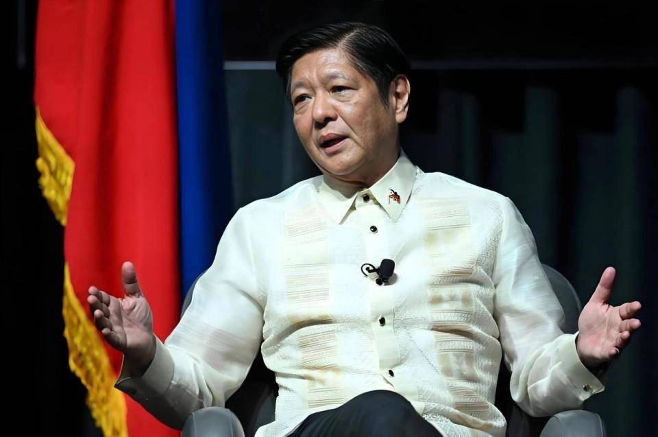 菲国内爆发动乱，民众抗议马科斯，军警出面镇压