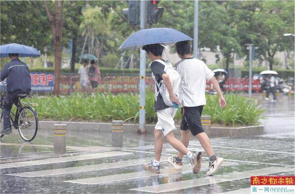 “风王”将携暴风骤雨 多地或停工停课