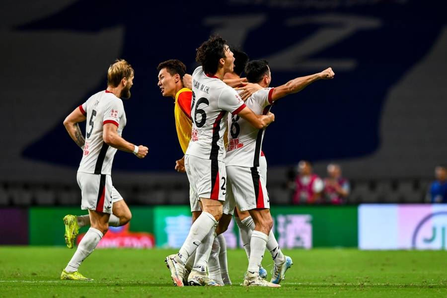 中超争冠形势明朗：国安已经掉队，申花希望渺茫，蓉城领先海港半个身位