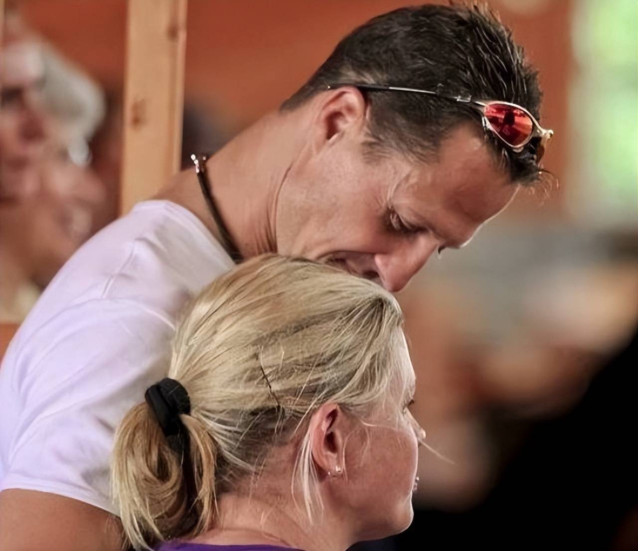 2013年舒马赫昏迷,科琳娜为救夫9年花20亿人民币:卖房也不言弃